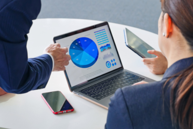 データドリブンとは？ビジネスでの活用方法と成功のポイント